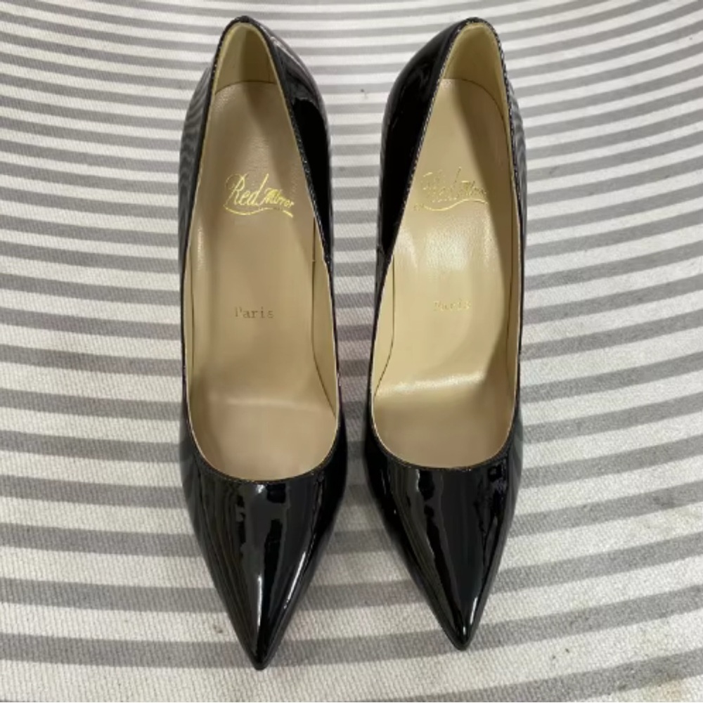 Christian Louboutin Black Heels with Pointed Toe and Sleek Design
